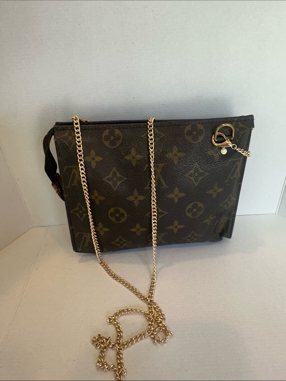 ‼️FIRM‼️Louis Vuitton Monogram Shoulder , Clutch, Cosmetic Bag
8” x 7” x 2”